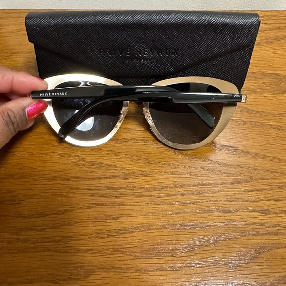 Privé Revaux The Monet Sunglasses Black/Gray - Picture 2 of 6
